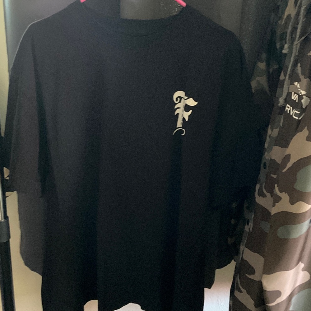Stylish Black Men's T-Shirt with Subtle Logo